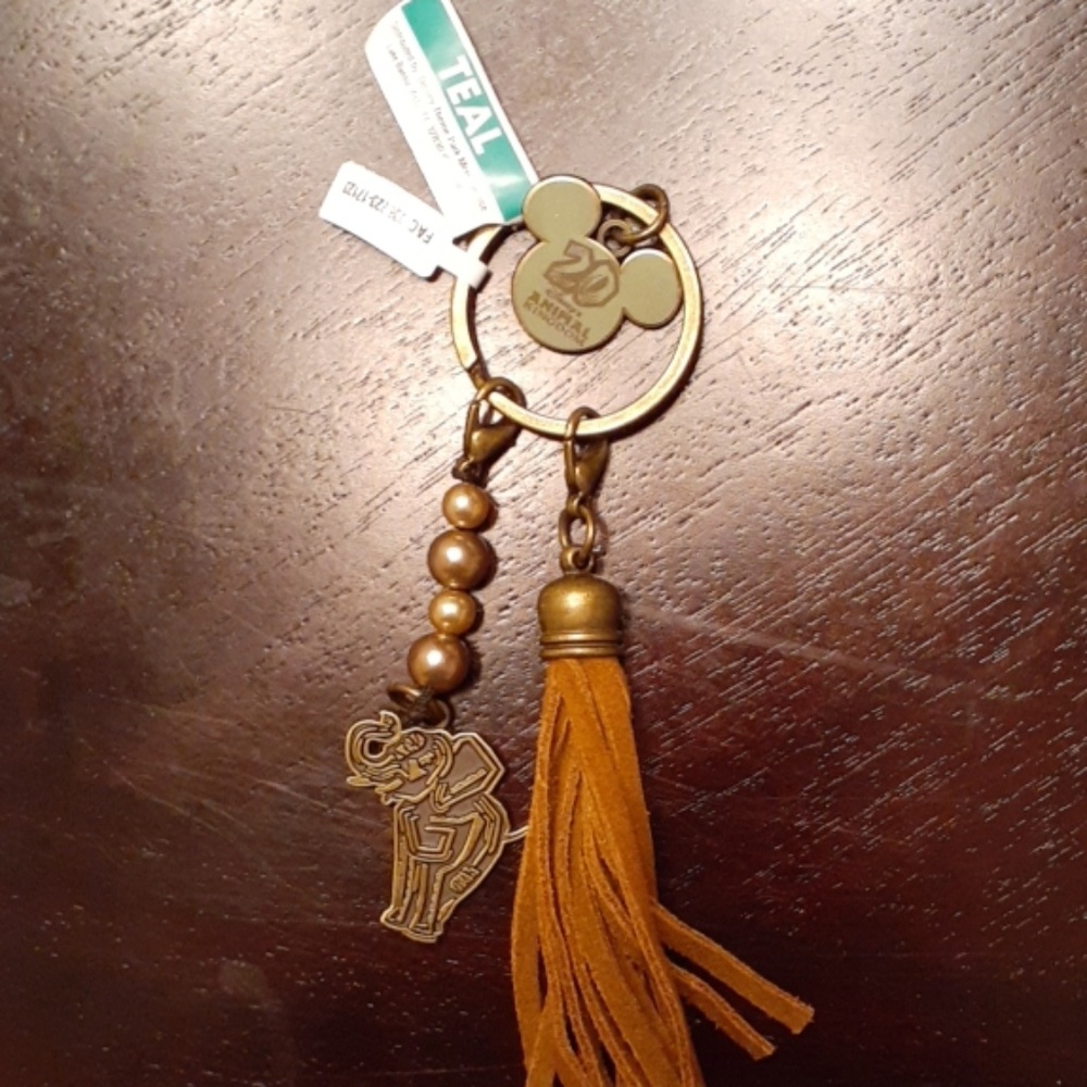 NWT Disney Animal Kingdom Keychain